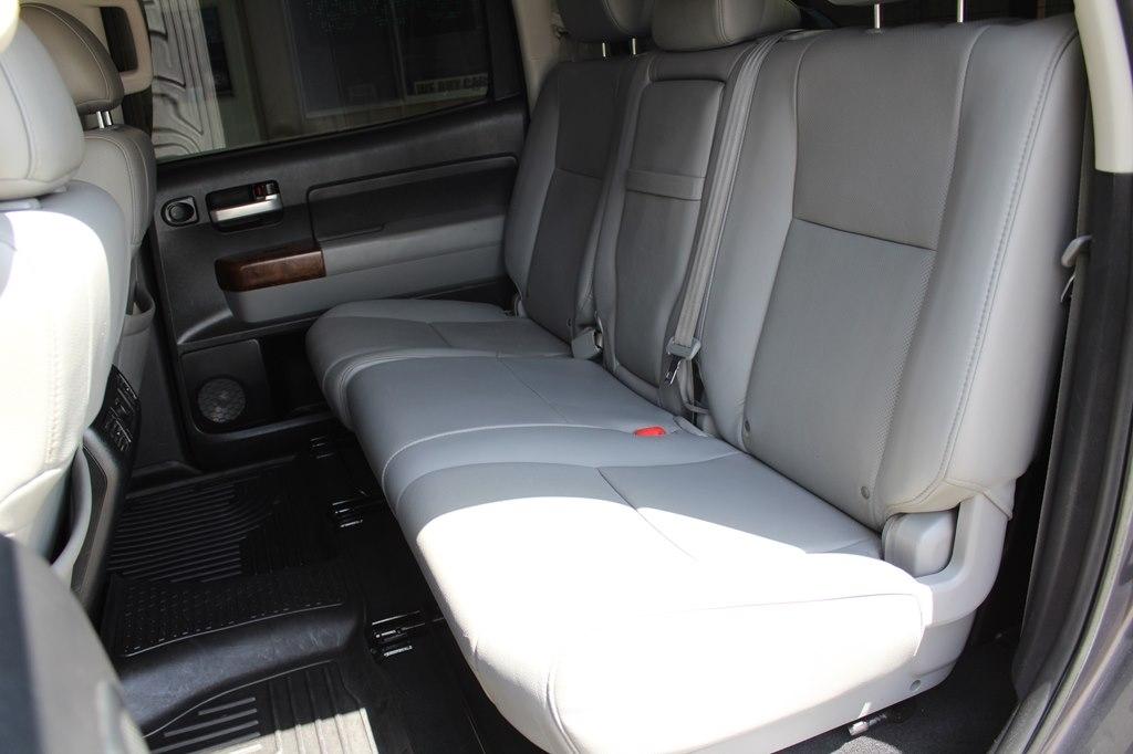 Toyota Tundra 4WD Truck CrewMax 5.7L FFV V8 6-Spd AT Platinum (Natl) 2013