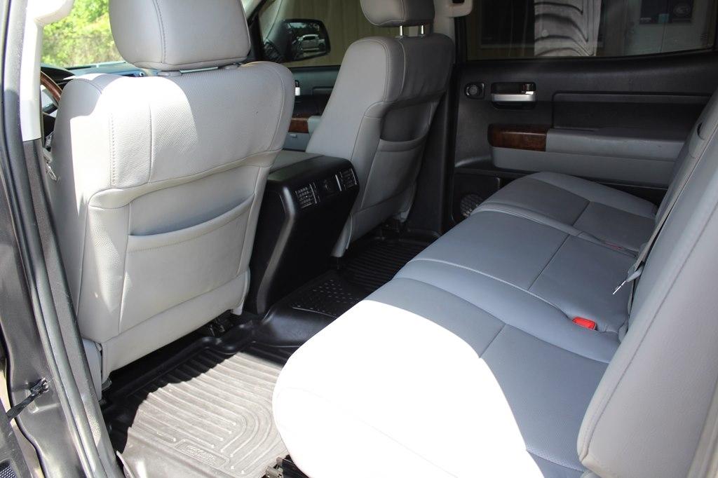 Toyota Tundra 4WD Truck CrewMax 5.7L FFV V8 6-Spd AT Platinum (Natl) 2013