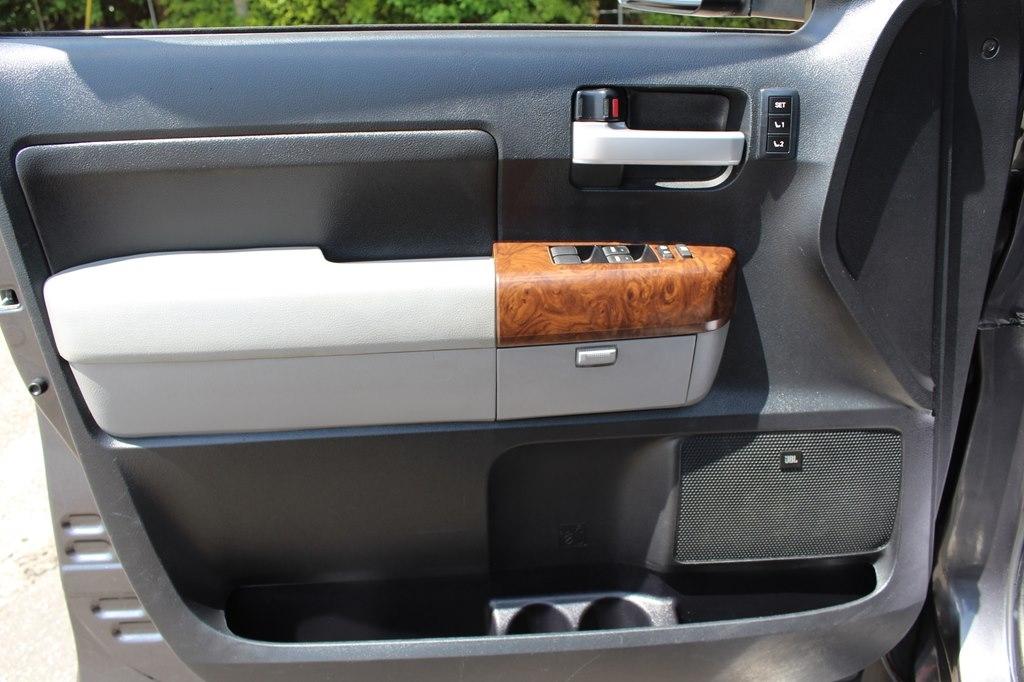 Toyota Tundra 4WD Truck CrewMax 5.7L FFV V8 6-Spd AT Platinum (Natl) 2013