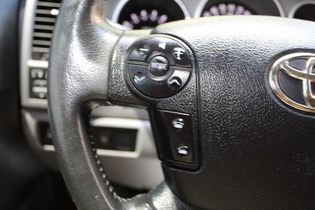 Toyota Tundra 4WD Truck CrewMax 5.7L FFV V8 6-Spd AT Platinum (Natl) 2013