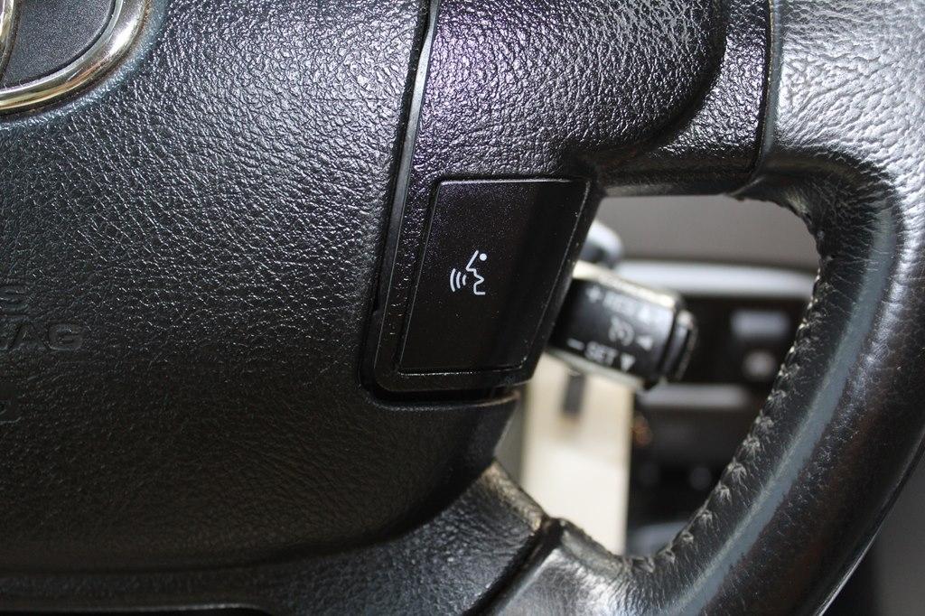 Toyota Tundra 4WD Truck CrewMax 5.7L FFV V8 6-Spd AT Platinum (Natl) 2013