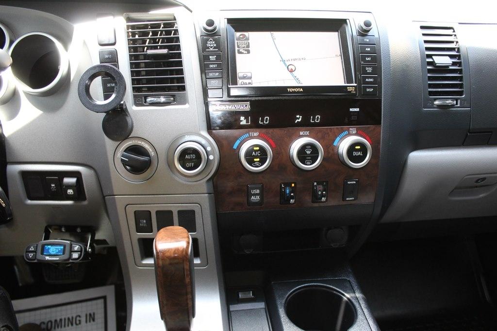 Toyota Tundra 4WD Truck CrewMax 5.7L FFV V8 6-Spd AT Platinum (Natl) 2013