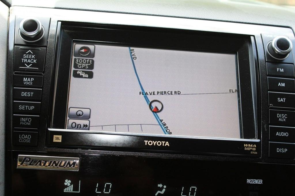 Toyota Tundra 4WD Truck CrewMax 5.7L FFV V8 6-Spd AT Platinum (Natl) 2013