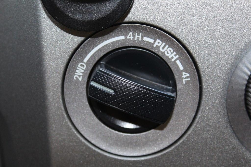 Toyota Tundra 4WD Truck CrewMax 5.7L FFV V8 6-Spd AT Platinum (Natl) 2013