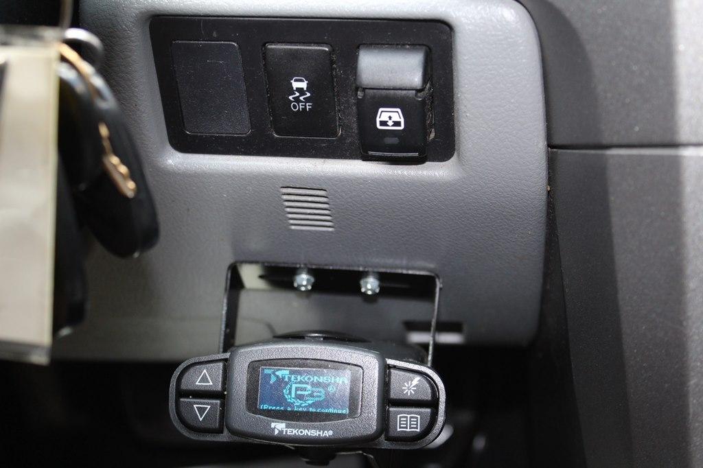 Toyota Tundra 4WD Truck CrewMax 5.7L FFV V8 6-Spd AT Platinum (Natl) 2013