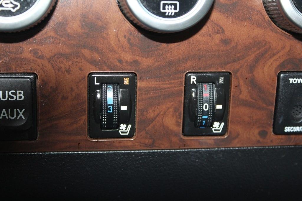 Toyota Tundra 4WD Truck CrewMax 5.7L FFV V8 6-Spd AT Platinum (Natl) 2013