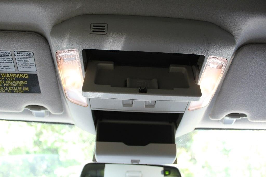 Toyota Tundra 4WD Truck CrewMax 5.7L FFV V8 6-Spd AT Platinum (Natl) 2013