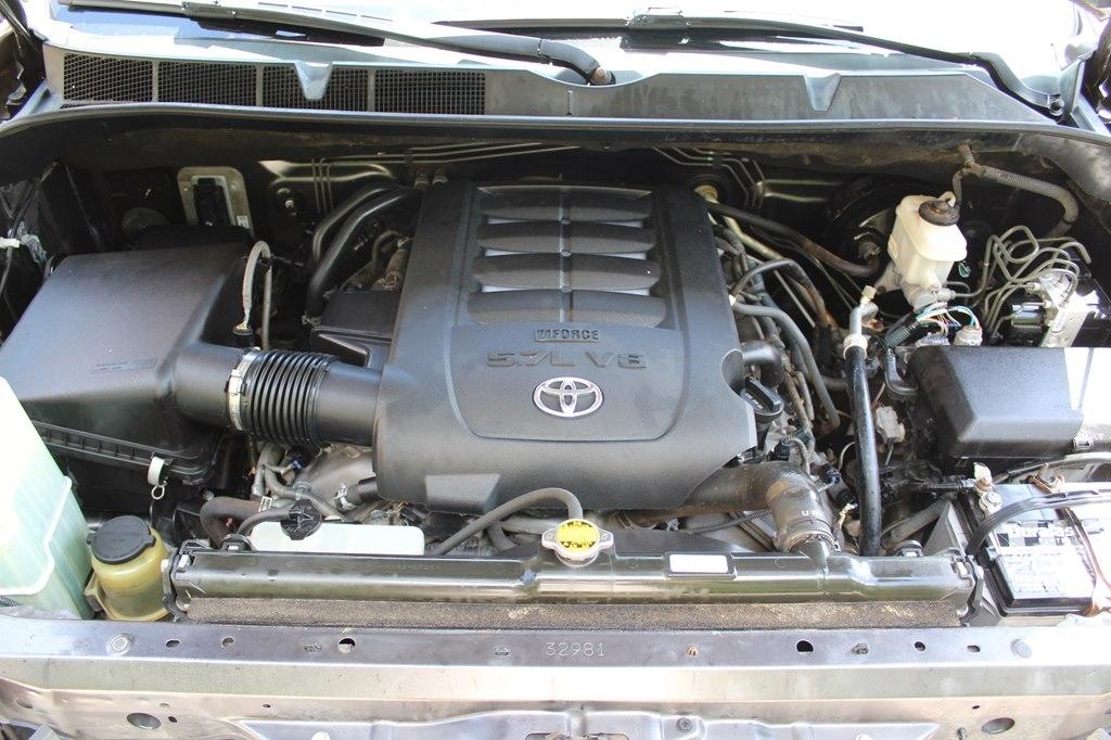 Toyota Tundra 4WD Truck CrewMax 5.7L FFV V8 6-Spd AT Platinum (Natl) 2013