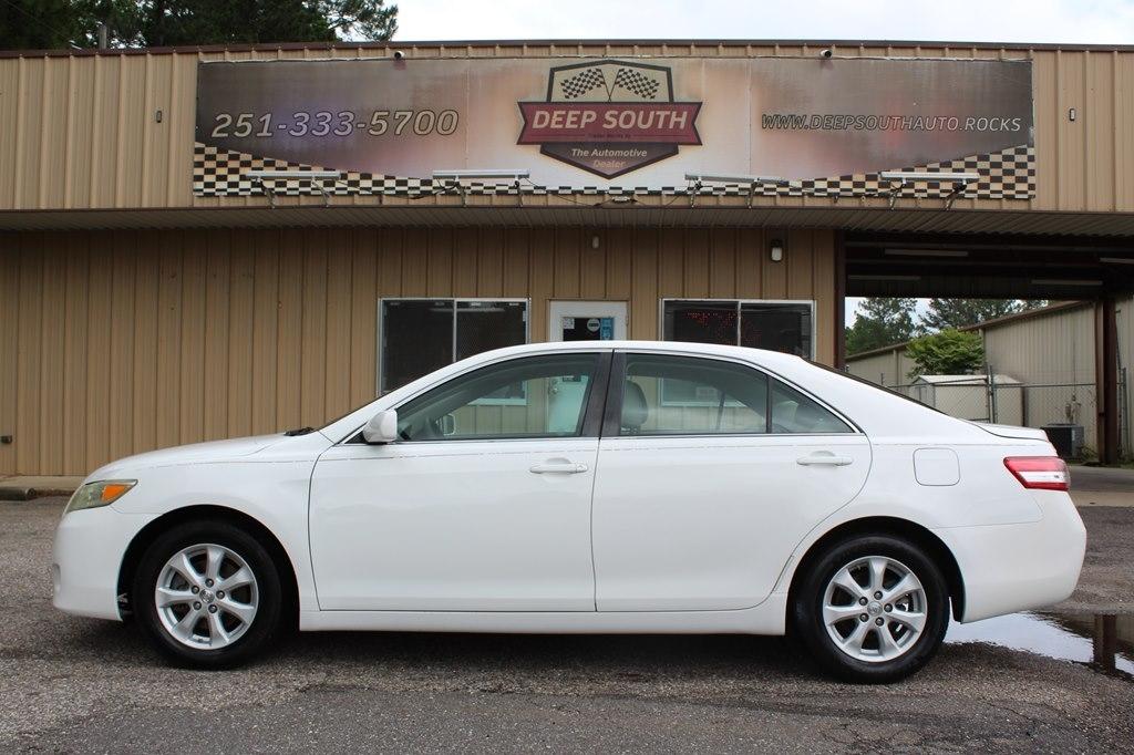 2011 Toyota Camry 4dr Sdn I4 Man LE (Natl)