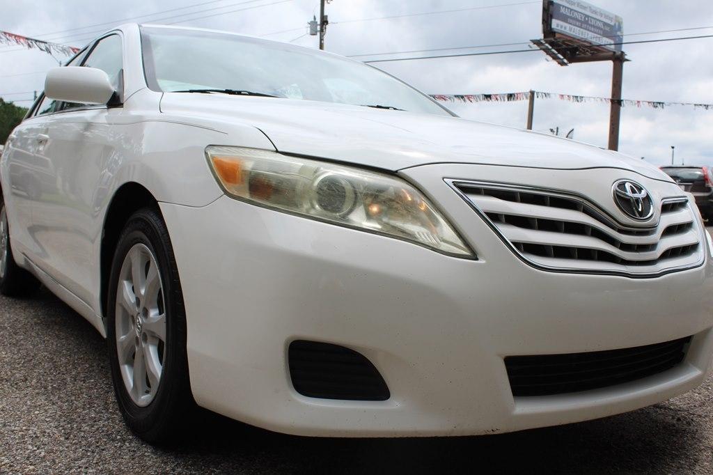 Toyota Camry 4dr Sdn I4 Man LE (Natl) 2011