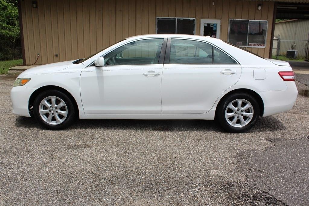 Toyota Camry 4dr Sdn I4 Man LE (Natl) 2011