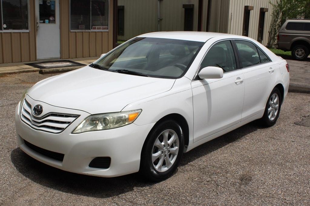 Toyota Camry 4dr Sdn I4 Man LE (Natl) 2011