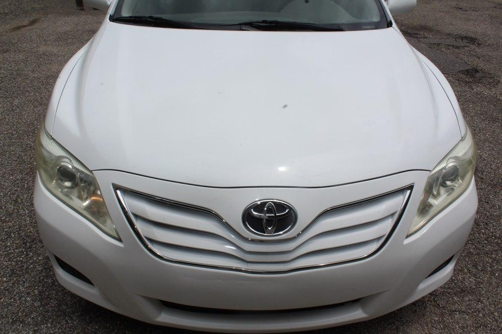 Toyota Camry 4dr Sdn I4 Man LE (Natl) 2011