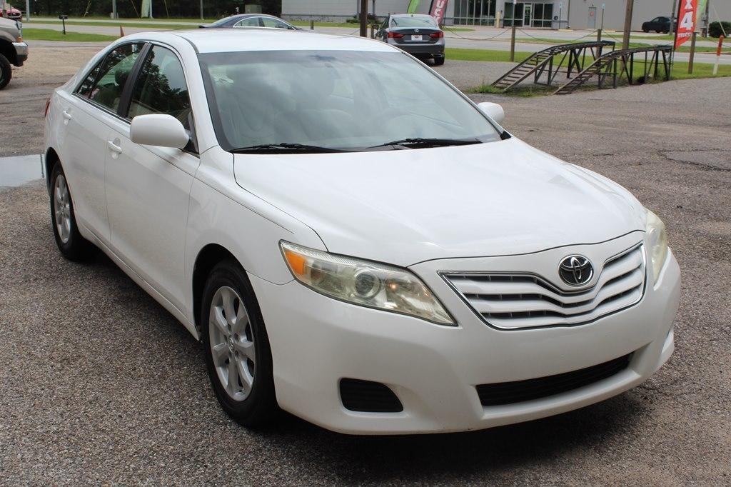 Toyota Camry 4dr Sdn I4 Man LE (Natl) 2011