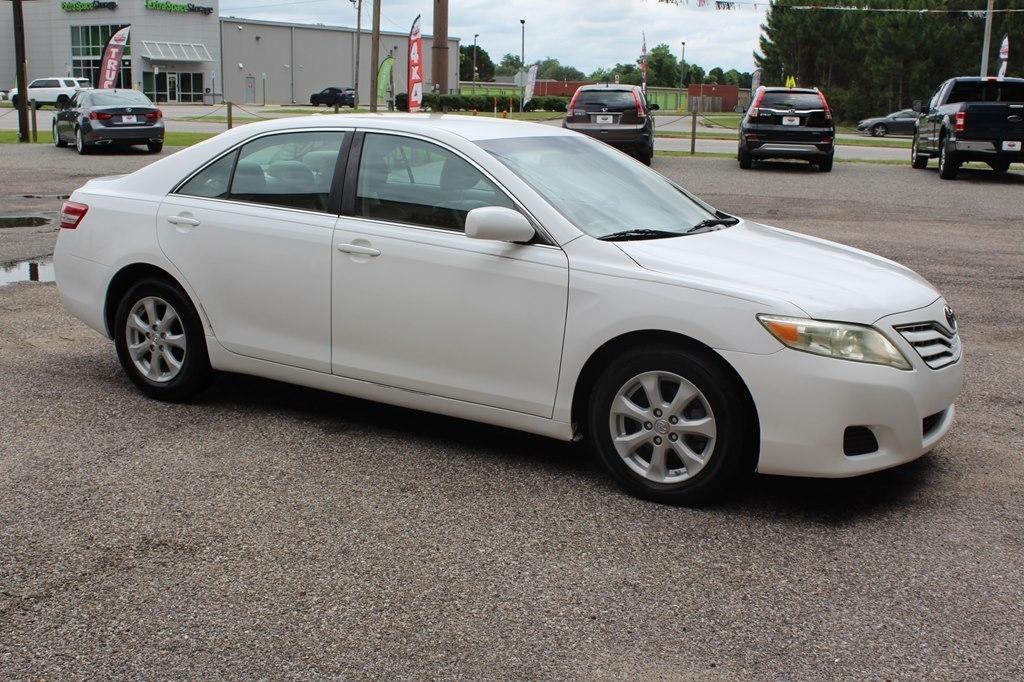Toyota Camry 4dr Sdn I4 Man LE (Natl) 2011