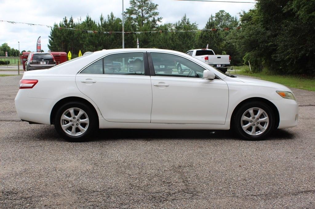 Toyota Camry 4dr Sdn I4 Man LE (Natl) 2011