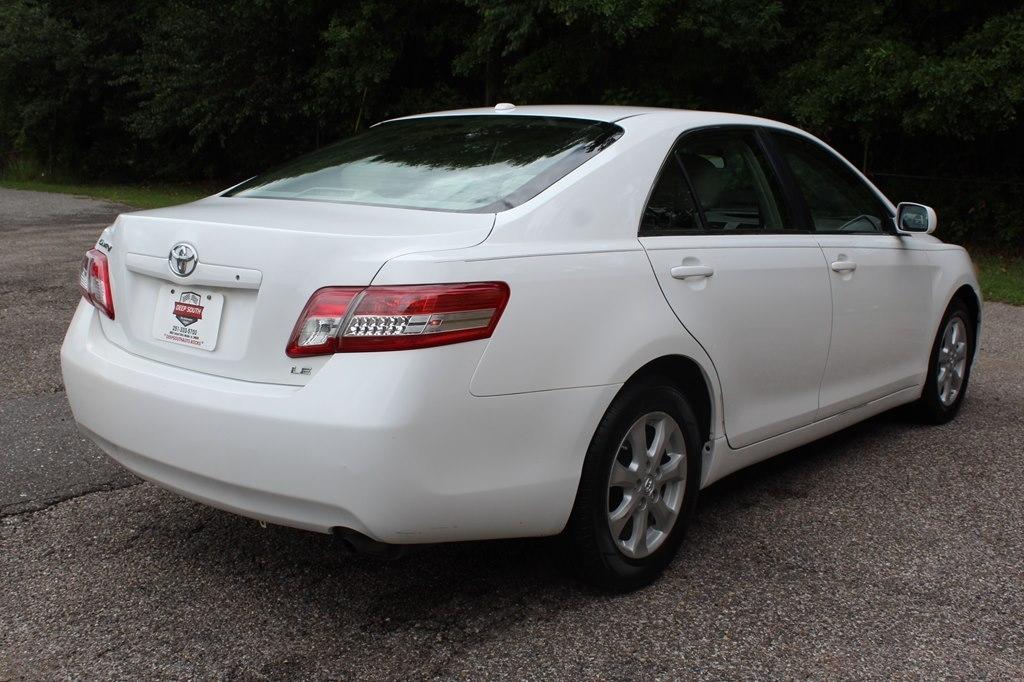 Toyota Camry 4dr Sdn I4 Man LE (Natl) 2011