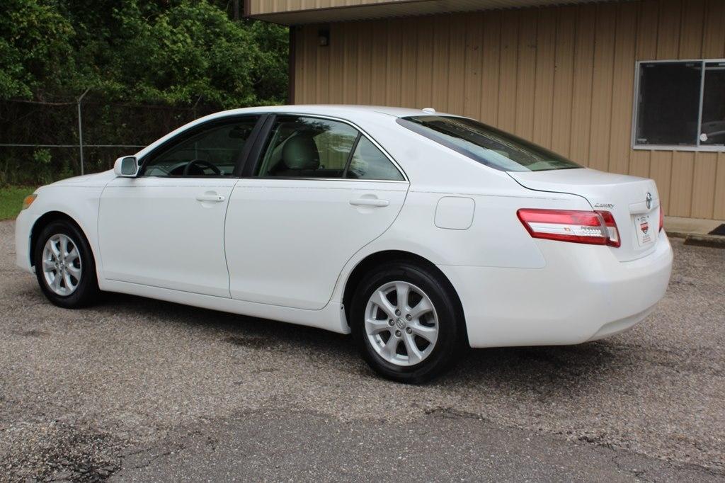 Toyota Camry 4dr Sdn I4 Man LE (Natl) 2011