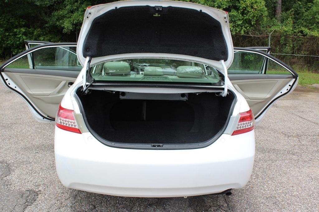 Toyota Camry 4dr Sdn I4 Man LE (Natl) 2011