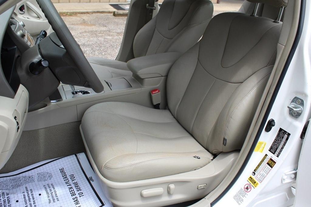 Toyota Camry 4dr Sdn I4 Man LE (Natl) 2011