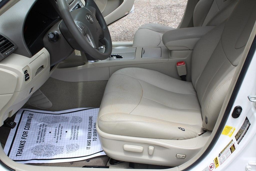 Toyota Camry 4dr Sdn I4 Man LE (Natl) 2011