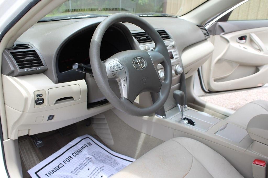 Toyota Camry 4dr Sdn I4 Man LE (Natl) 2011