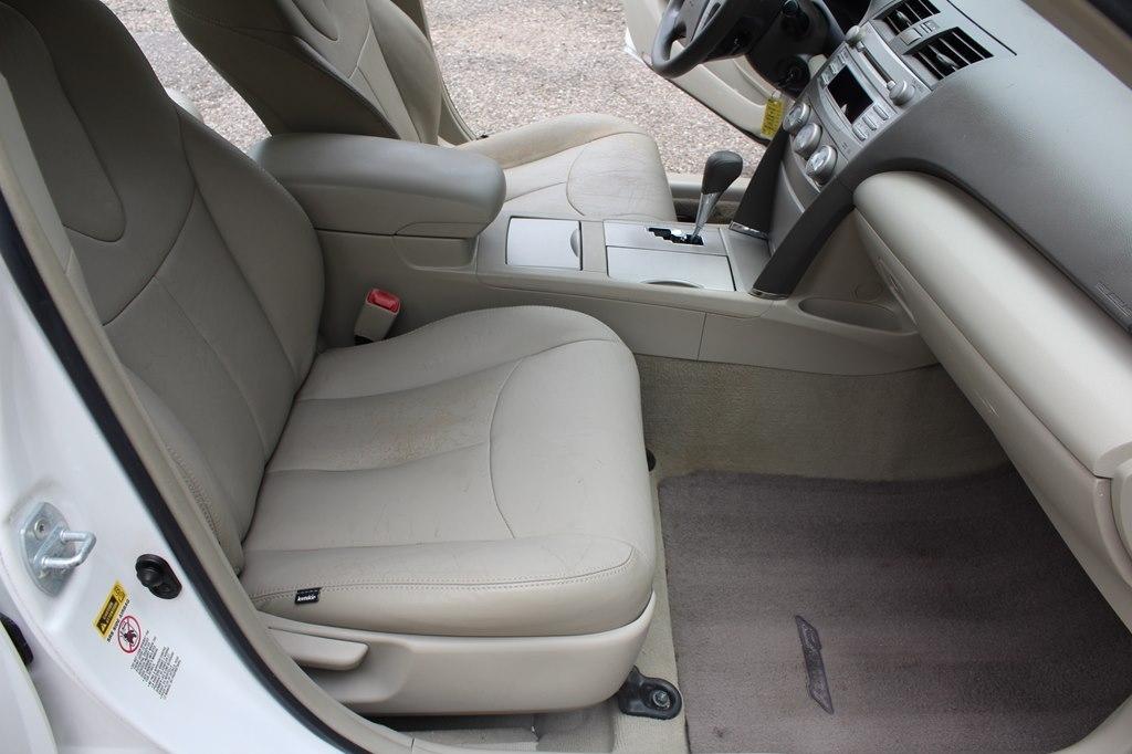Toyota Camry 4dr Sdn I4 Man LE (Natl) 2011