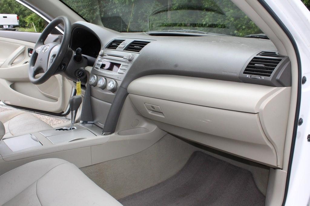 Toyota Camry 4dr Sdn I4 Man LE (Natl) 2011