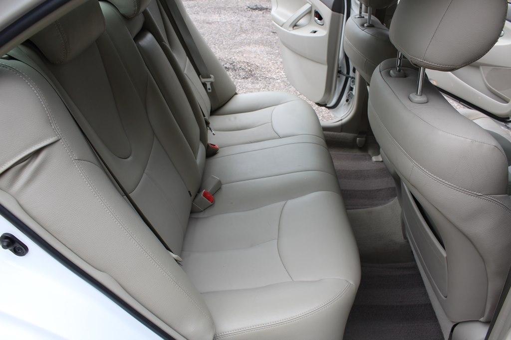 Toyota Camry 4dr Sdn I4 Man LE (Natl) 2011