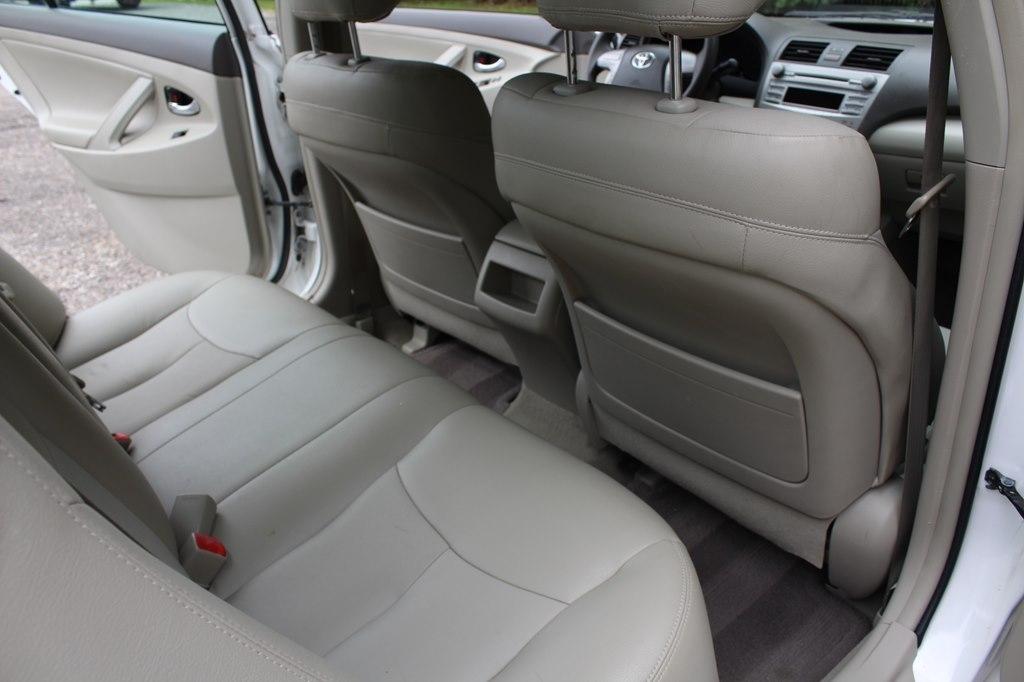 Toyota Camry 4dr Sdn I4 Man LE (Natl) 2011