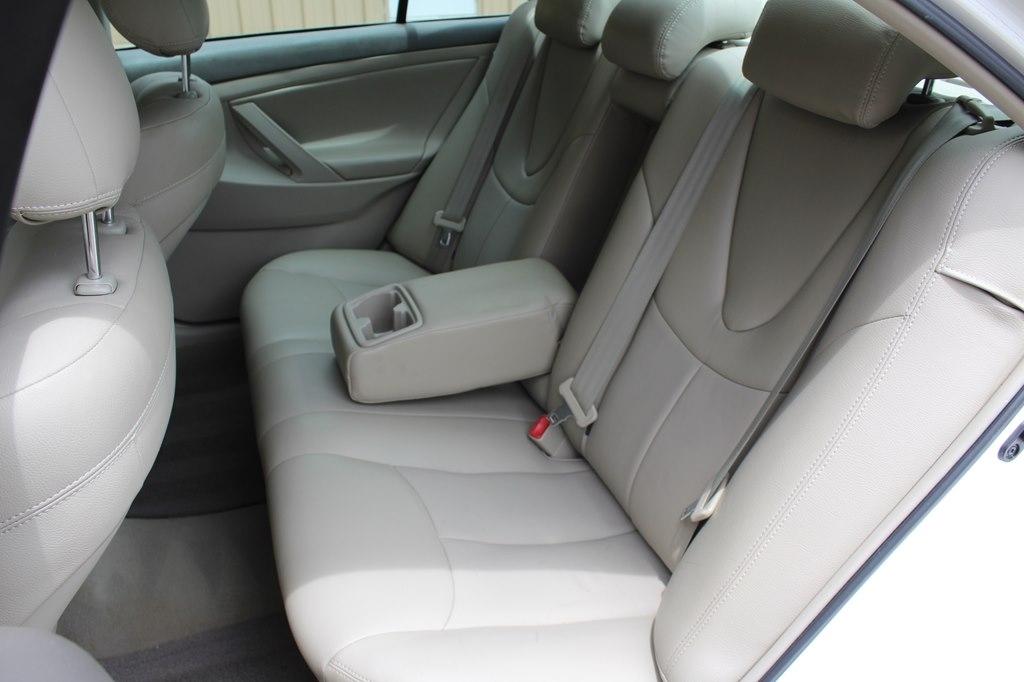 Toyota Camry 4dr Sdn I4 Man LE (Natl) 2011