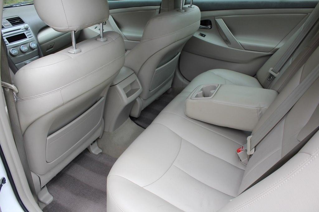 Toyota Camry 4dr Sdn I4 Man LE (Natl) 2011
