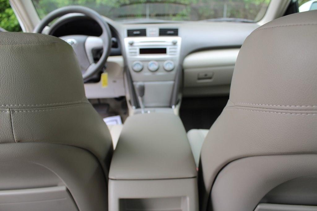 Toyota Camry 4dr Sdn I4 Man LE (Natl) 2011