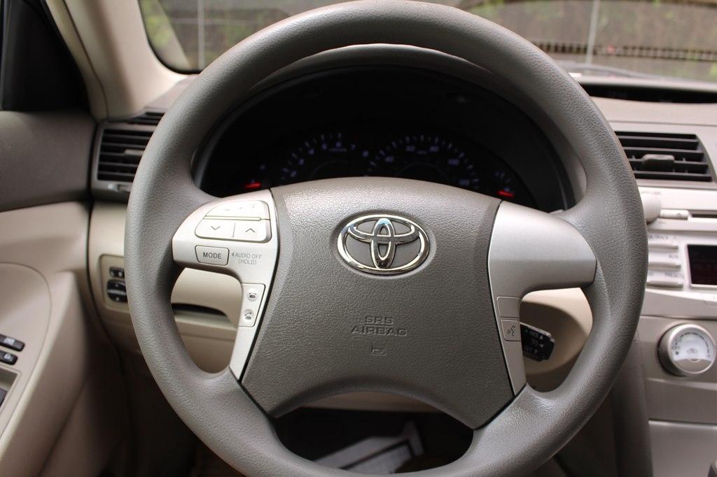 Toyota Camry 4dr Sdn I4 Man LE (Natl) 2011