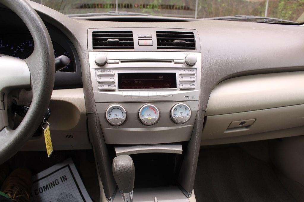 Toyota Camry 4dr Sdn I4 Man LE (Natl) 2011