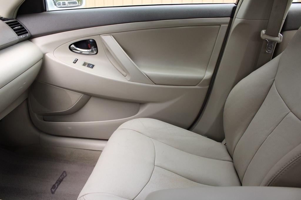 Toyota Camry 4dr Sdn I4 Man LE (Natl) 2011