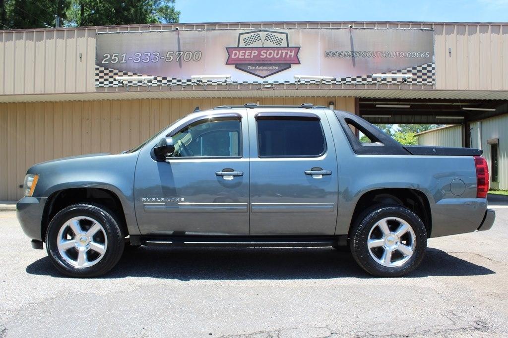 2011 Chevrolet Avalanche 2WD Crew Cab LS
