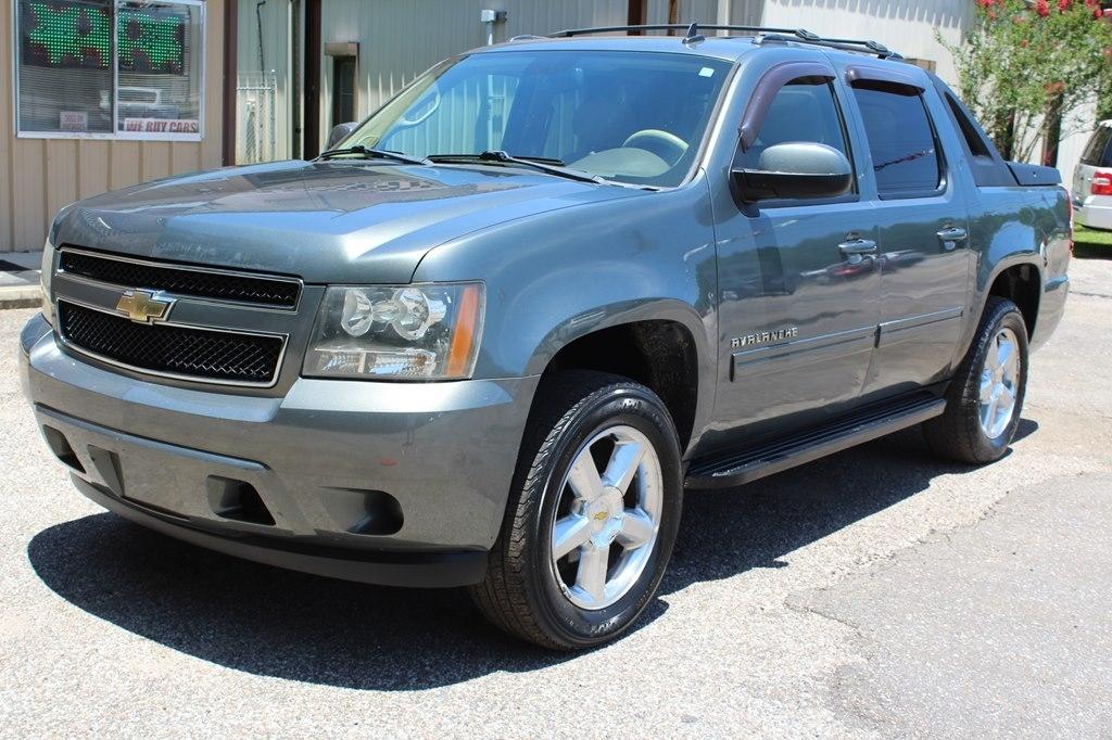 Chevrolet Avalanche 2WD Crew Cab LS 2011