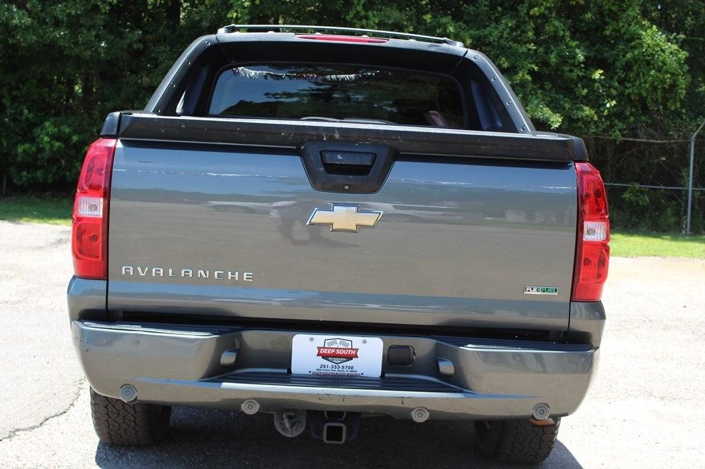 Chevrolet Avalanche 2WD Crew Cab LS 2011