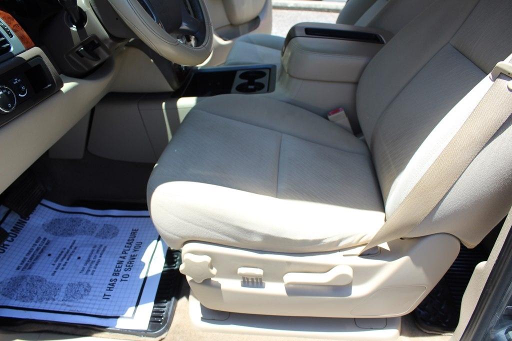 Chevrolet Avalanche 2WD Crew Cab LS 2011