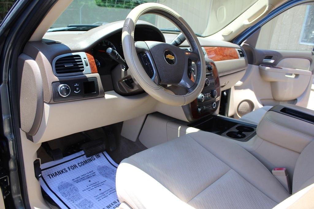 Chevrolet Avalanche 2WD Crew Cab LS 2011