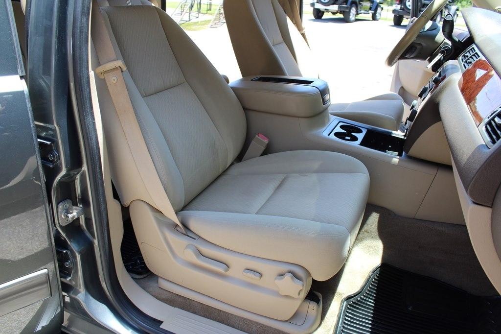 Chevrolet Avalanche 2WD Crew Cab LS 2011