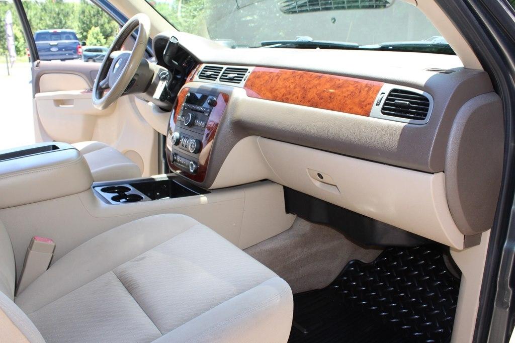 Chevrolet Avalanche 2WD Crew Cab LS 2011