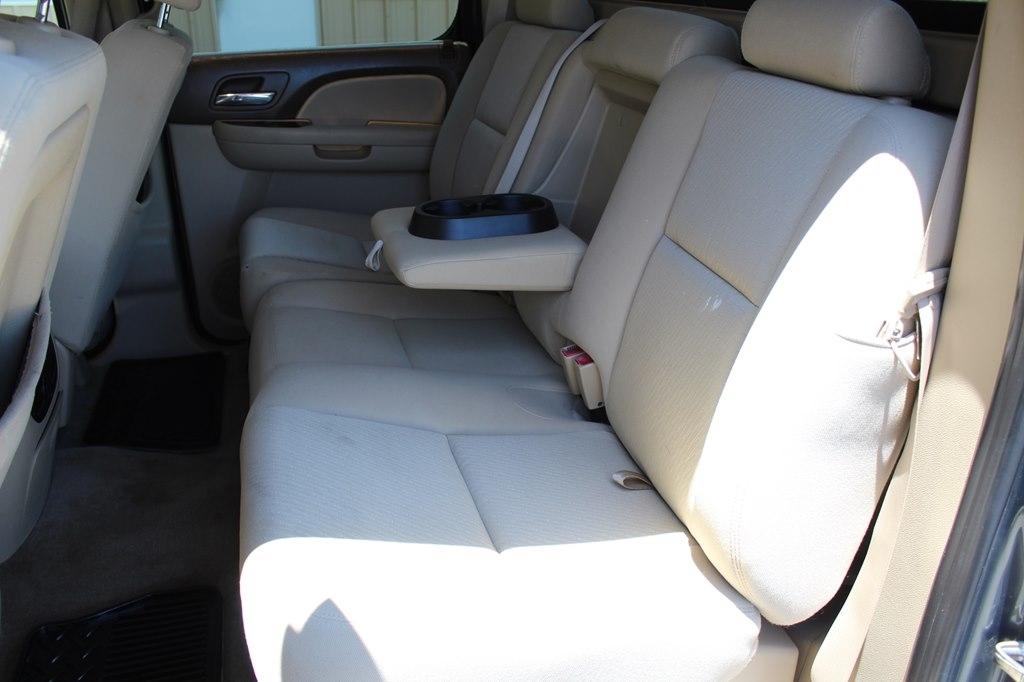 Chevrolet Avalanche 2WD Crew Cab LS 2011