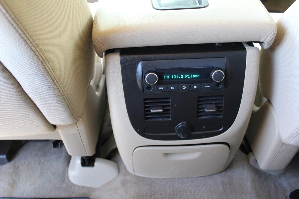 Chevrolet Avalanche 2WD Crew Cab LS 2011