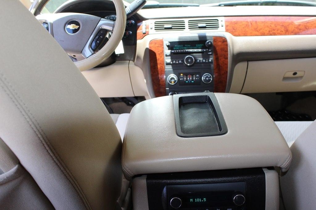 Chevrolet Avalanche 2WD Crew Cab LS 2011