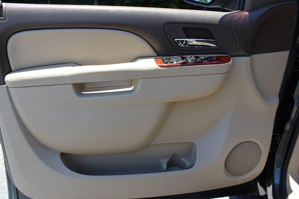 Chevrolet Avalanche 2WD Crew Cab LS 2011