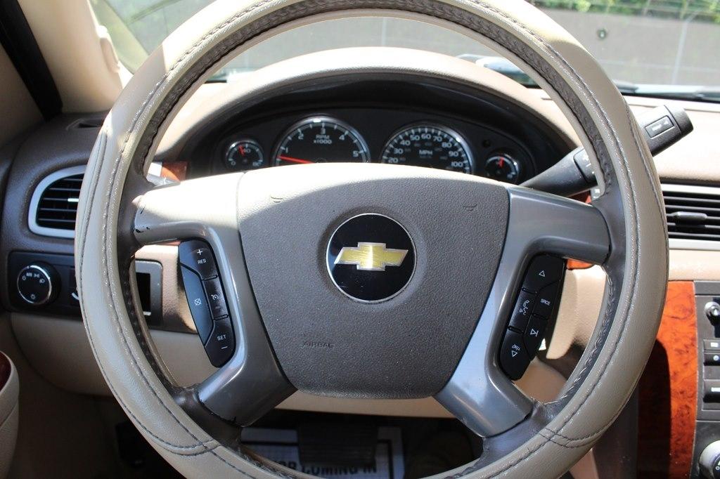 Chevrolet Avalanche 2WD Crew Cab LS 2011