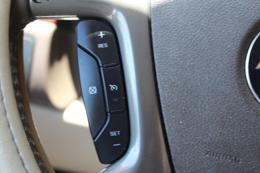 Chevrolet Avalanche 2WD Crew Cab LS 2011