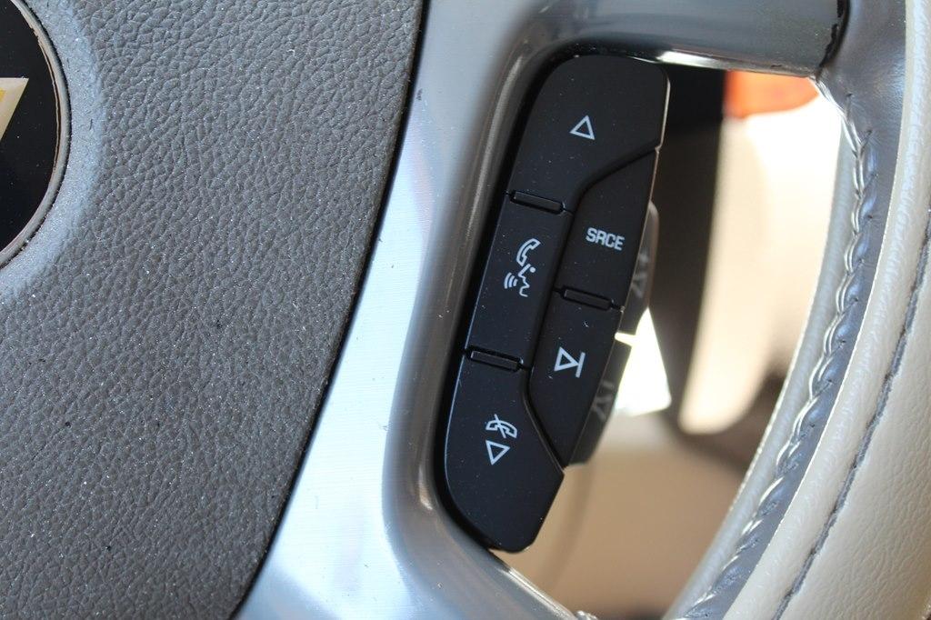 Chevrolet Avalanche 2WD Crew Cab LS 2011